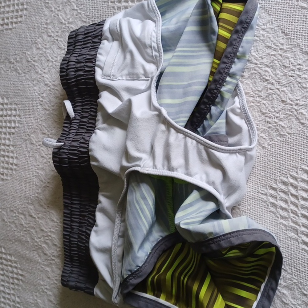 COPY - Under Armour bundle shorts/top - Picture 3 of 10